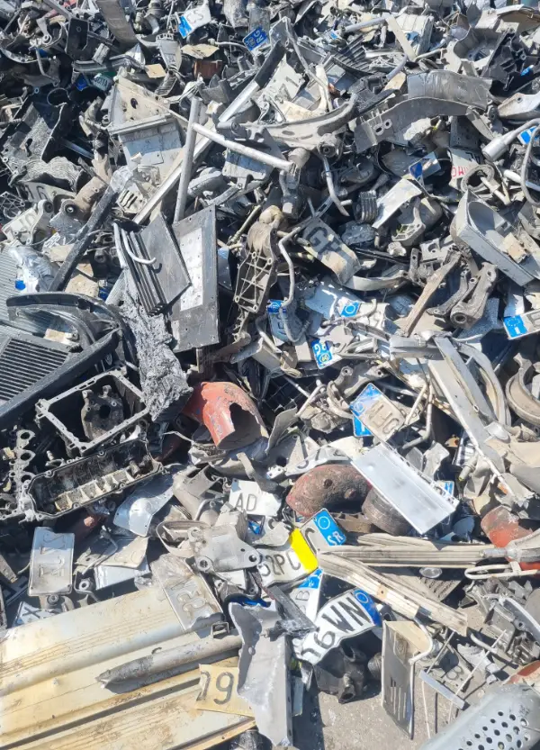 metalfer-srl-per-la-raccolta-di-rifiuti-in-alluminio-come-targhe-auto-e-pezzi-vari