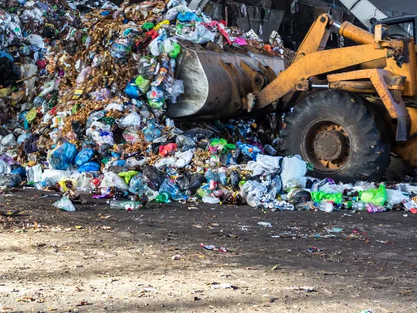 AdobeStock_1341726531 smaltimento-rifiuti-plastici-in-lombardia-e-veneto
